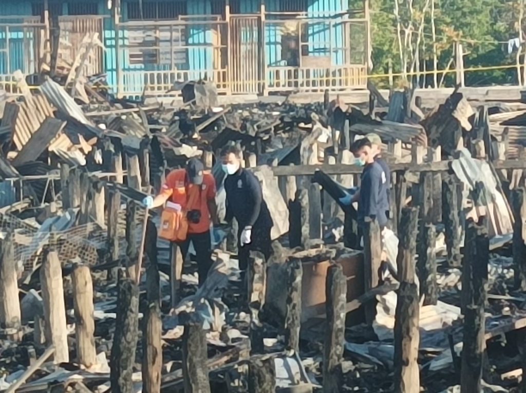 Tim Puslabfor Polda Papua dan Inavis Polres Asmat Gelar Olah TKP Kebakaran di Asmat